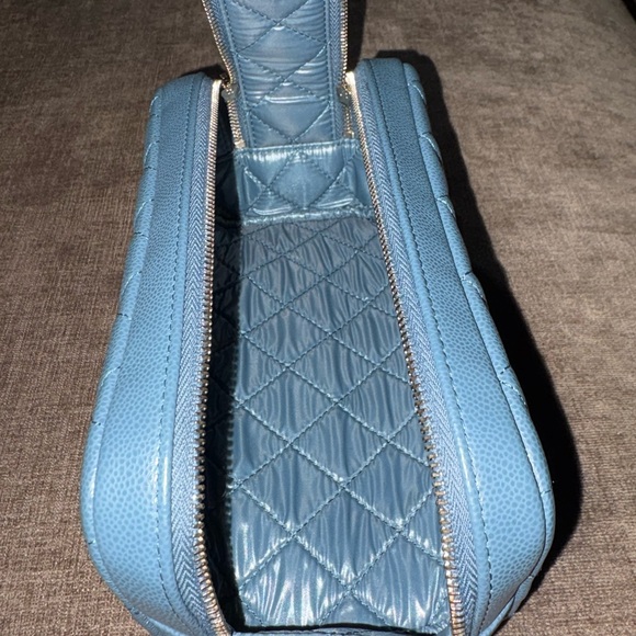 Chanel Quilted Blue Leather Cosmetic Pouch CC Logo Rare Color - Picture 4 of 11